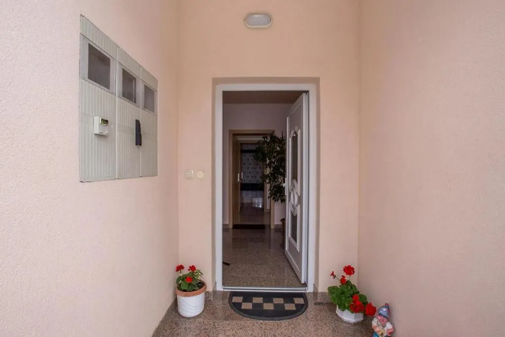 Apartment In Lopar With Terrace, Air Conditioning, Wi-Fi, Washing Machine 0*,