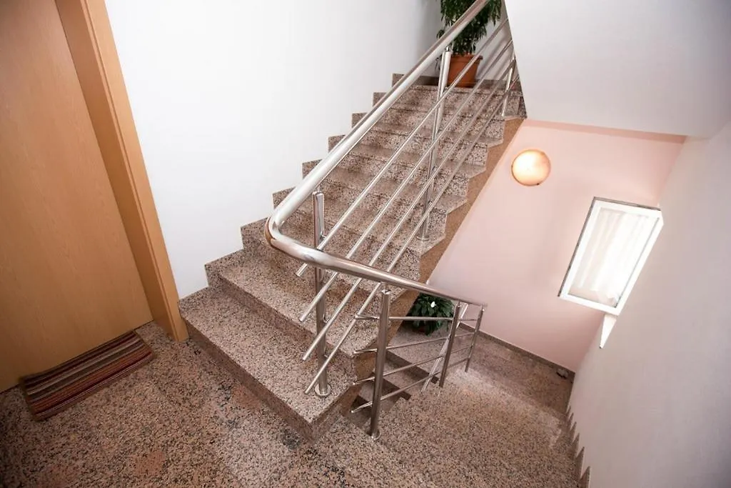 Apartment In Lopar With Terrace, Air Conditioning, Wi-Fi, Washing Machine