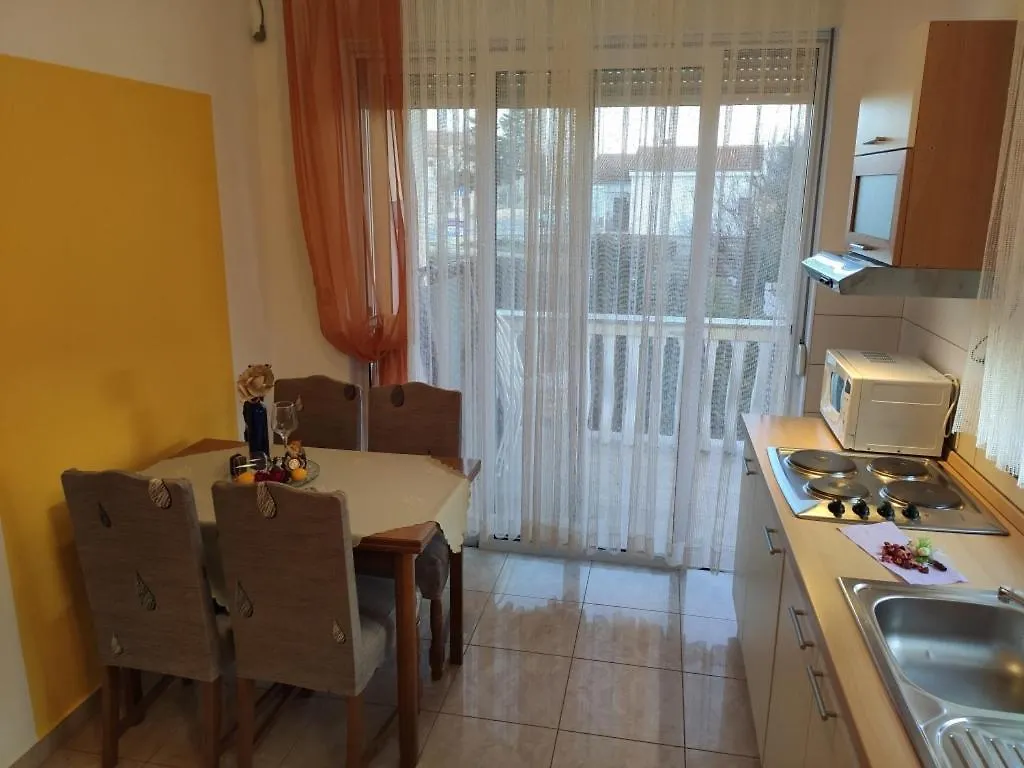 Apartment In Lopar With Terrace, Air Conditioning, Wi-Fi, Washing Machine