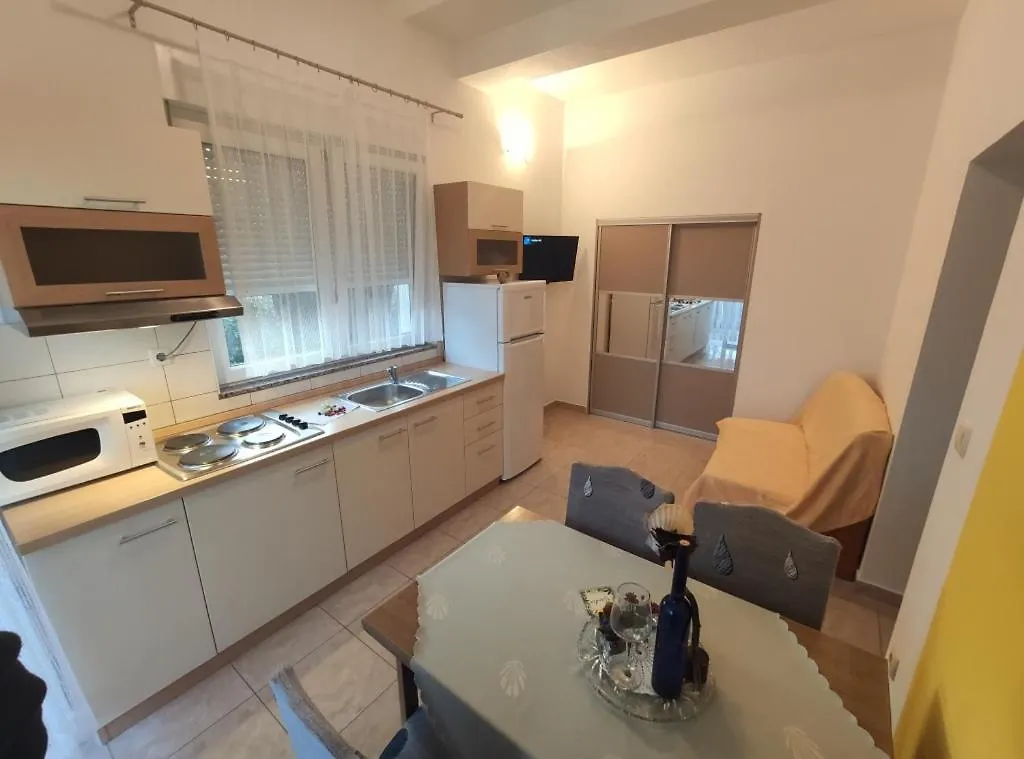 Apartment In Lopar With Terrace, Air Conditioning, Wi-Fi, Washing Machine Croatia
