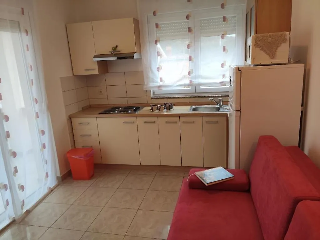 Apartment In Lopar With Terrace, Air Conditioning, Wi-Fi, Washing Machine